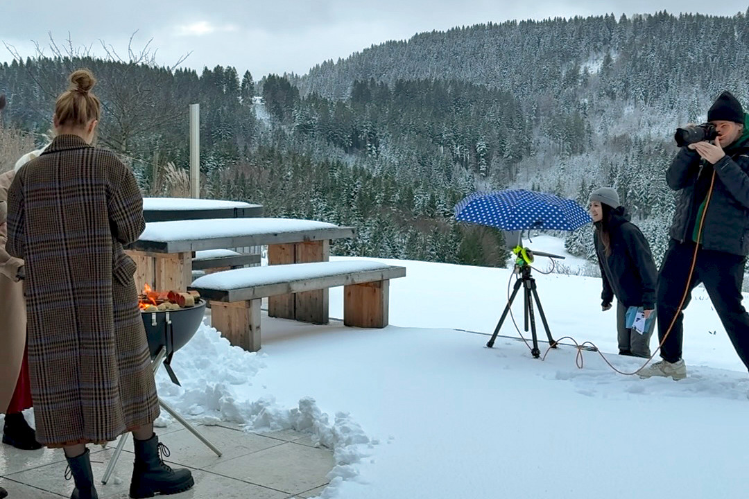 Behind the Scenes Fotoaufnahmen auf der Terrasse des Chalet Mädesüss