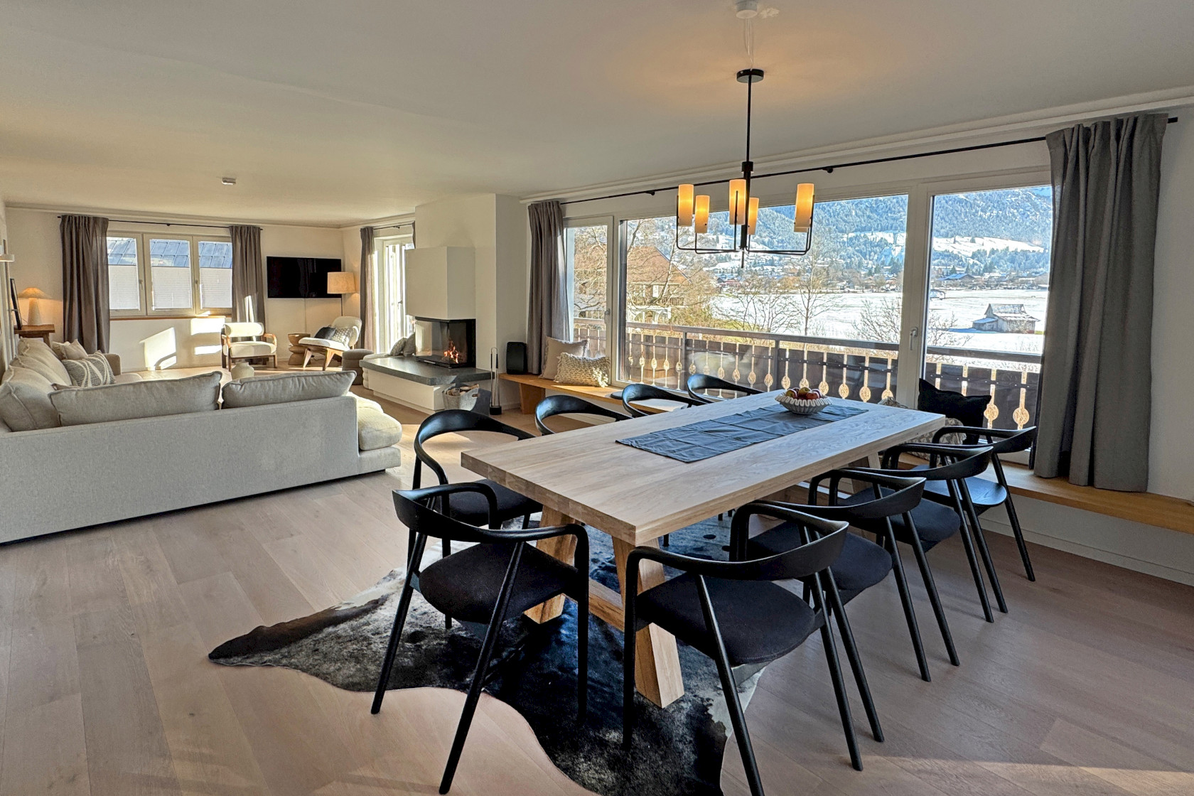 Ess- & Wohnbereich mit Kamin